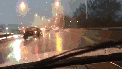 出行提示_運城暴雨天氣交通安全提示_雨天駕車出行安全指南